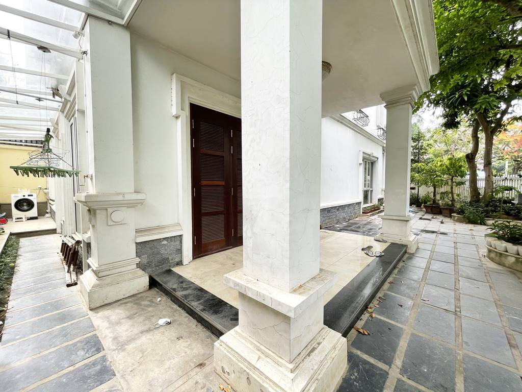 Big house for rent in T Ciputra with an awesome playground view 3