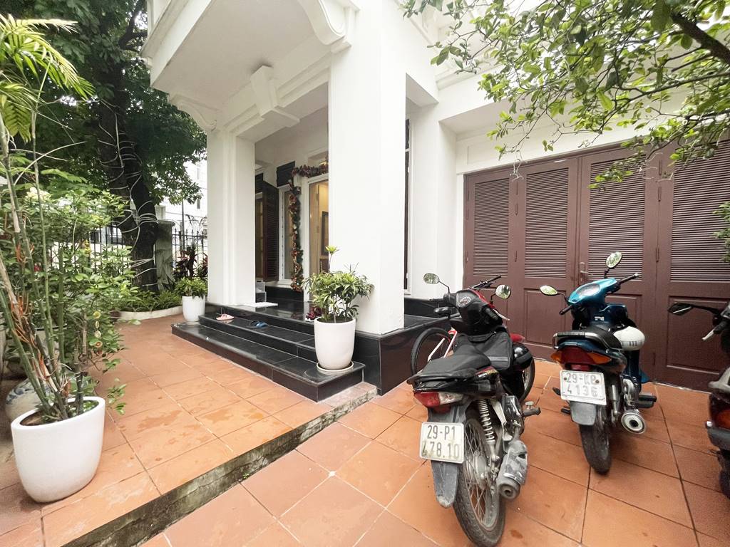 Luxurious corner villa for rent in D4 Ciputra Hanoi