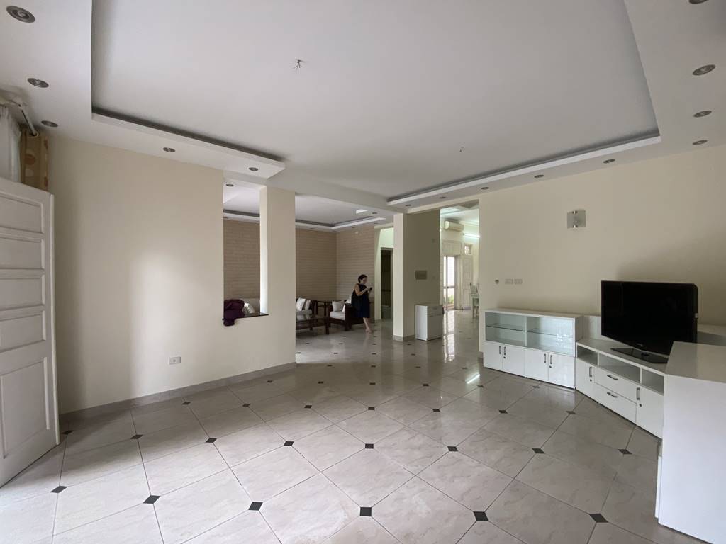 Nice 4 - bedroom house for rent in D3 Ciputra 4