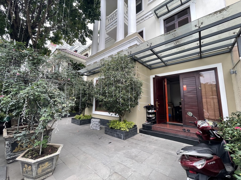 Vast villa to rent in D2 Ciputra - 324 sqm - 5500 USD