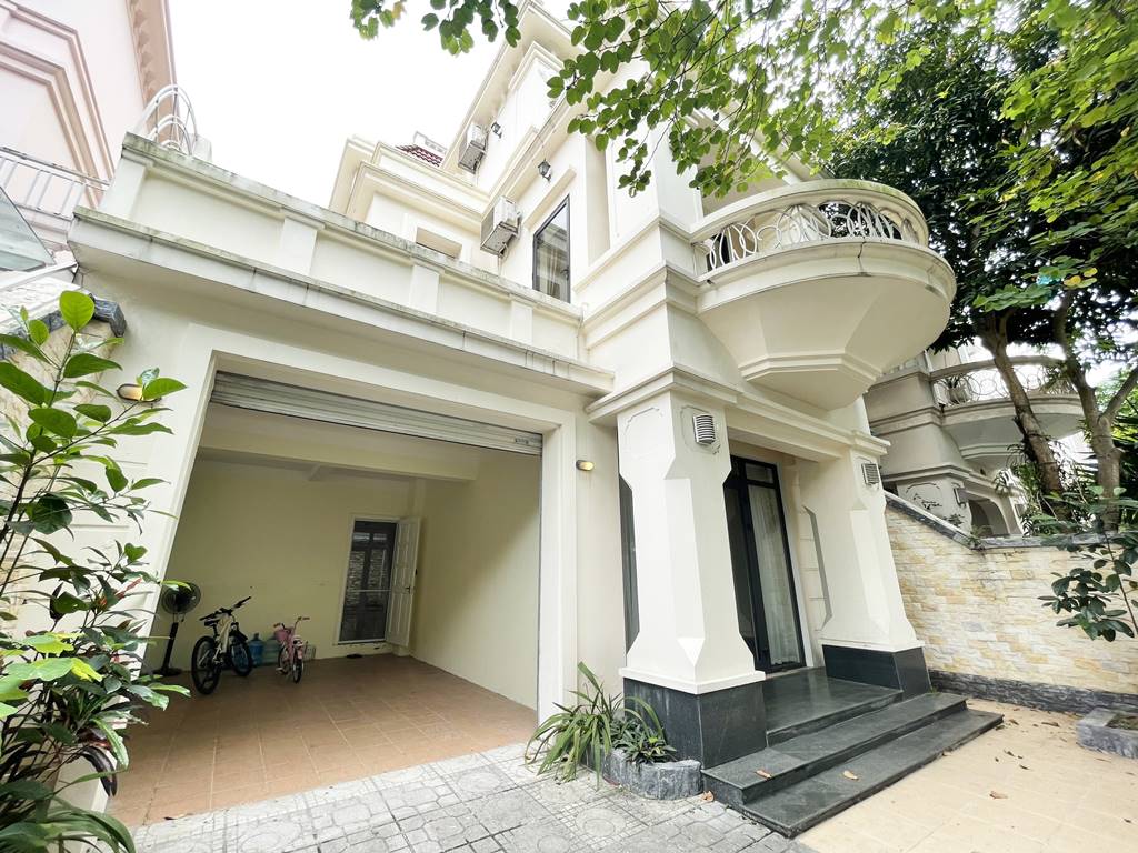 Semi - detached villa for rent in T2 Ciputra Hanoi 1